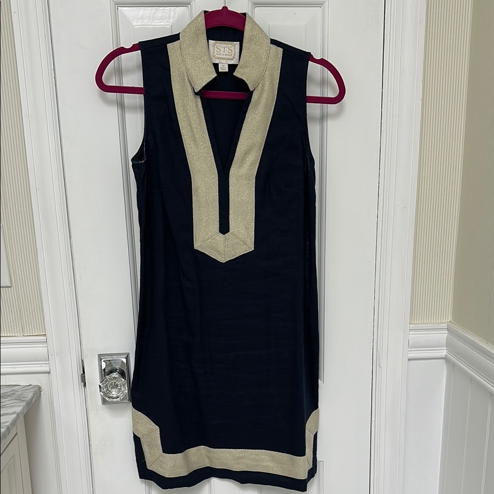 EUC Sail to Sable navy shift dress with gold metallic trim, size XS